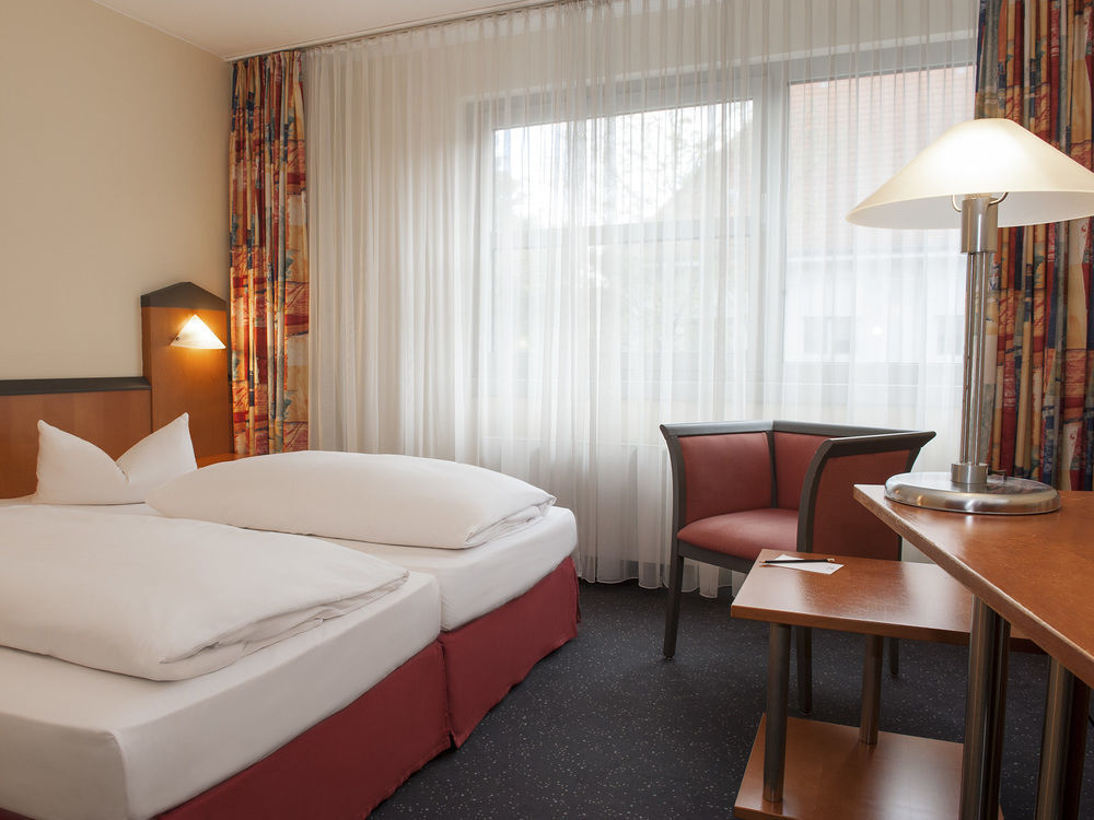 Victor'S Residenz-Hotel Berlin Tegel Екстер'єр фото
