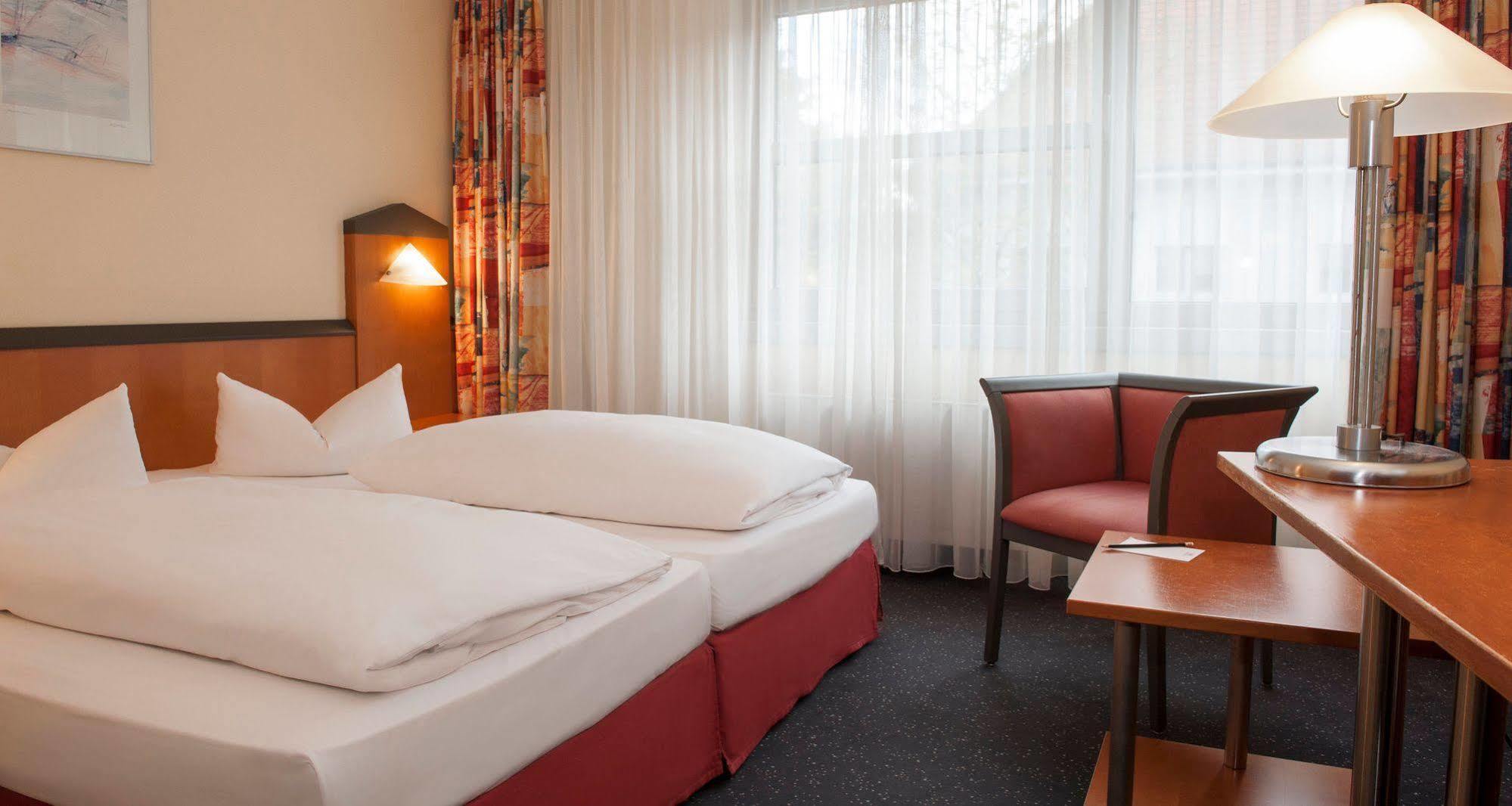 Victor'S Residenz-Hotel Berlin Tegel Екстер'єр фото
