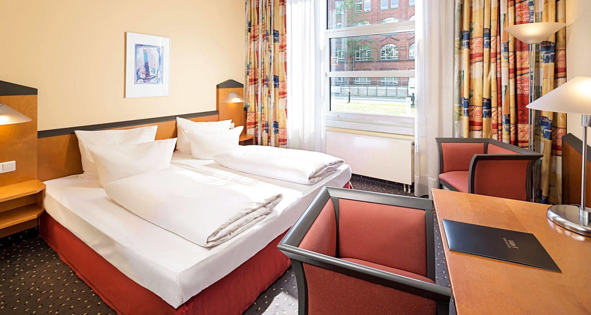 Victor'S Residenz-Hotel Berlin Tegel Екстер'єр фото