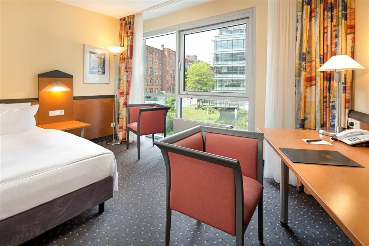 Victor'S Residenz-Hotel Berlin Tegel Екстер'єр фото